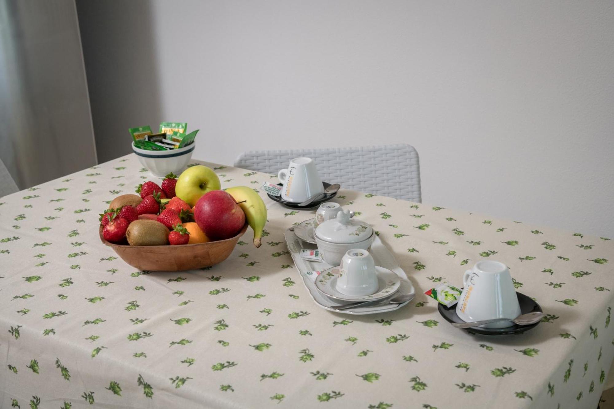 Interno 14 Bed & Breakfast Taranto Bagian luar foto